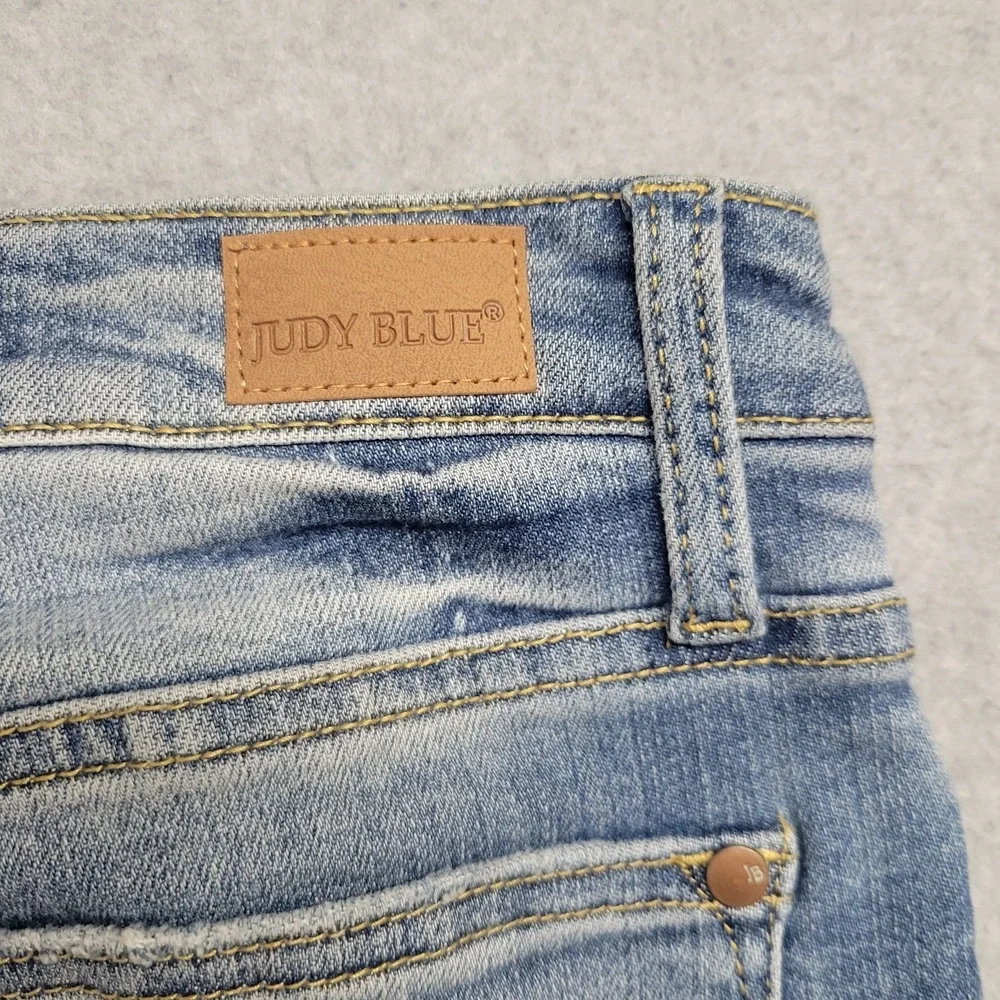 Judy Blue Los Angeles Boyfriend Distressed Jeans Light Wash Size 5/27 Denim